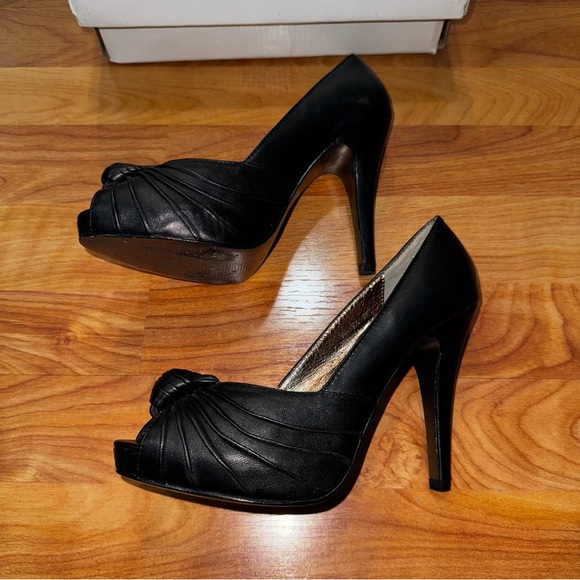 Steve Madden Peep Toe Pumps Black Business Style Leilana Leather Women’s 6 + Box - Picture 5 of 9
